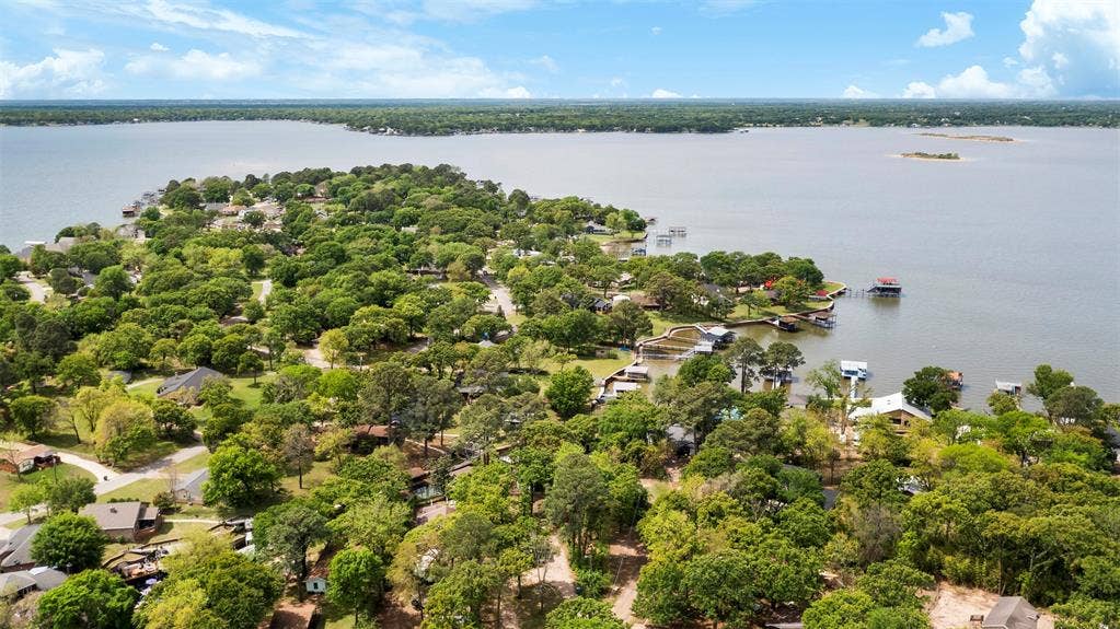 111 Island Park Drive, Gun Barrel City, TX 75156 111 Island Park Drive, Gun Barrel City, TX 75156