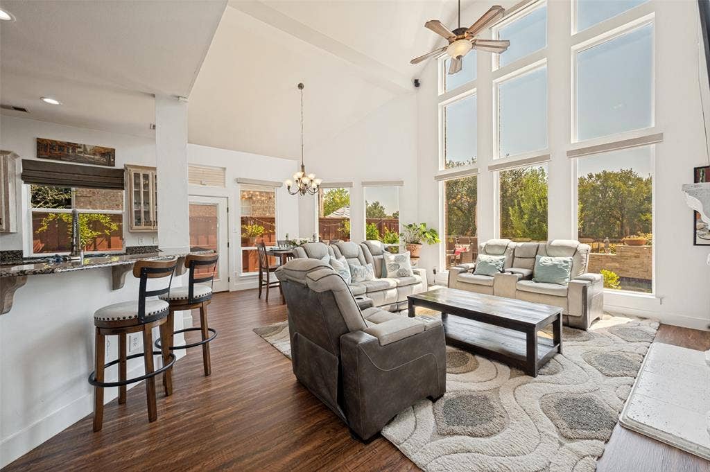 8524 Wellington Point Drive, Irving, TX 75063 Soaring vaulted ceiling with fabulous views of the backyard