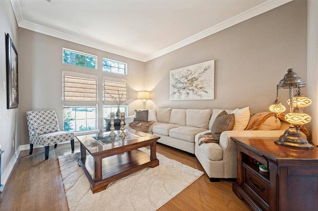 8524 Wellington Point Drive, Irving, TX 75063 Formal living room