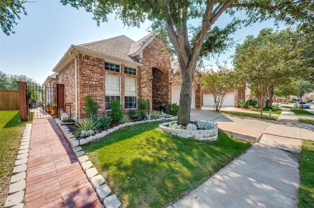 8524 Wellington Point Drive, Irving, TX 75063 Another view of the front yard and concrete driveway