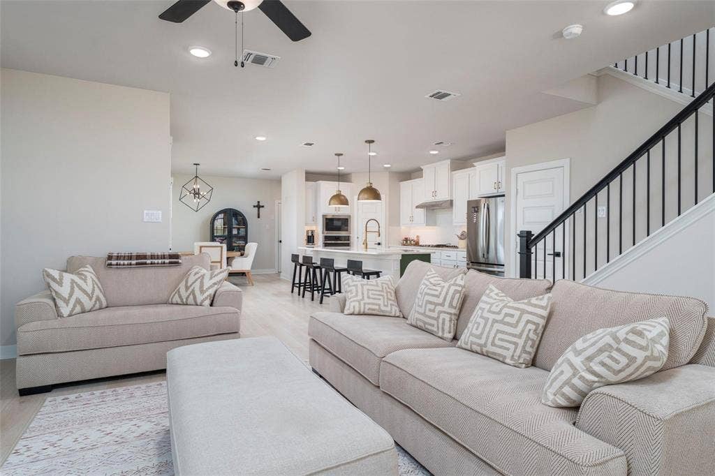 905 Carnation Drive, Crowley, TX 76036 905 Carnation Drive, Crowley, TX 76036