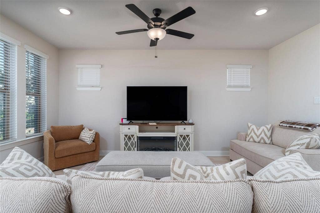 905 Carnation Drive, Crowley, TX 76036 905 Carnation Drive, Crowley, TX 76036