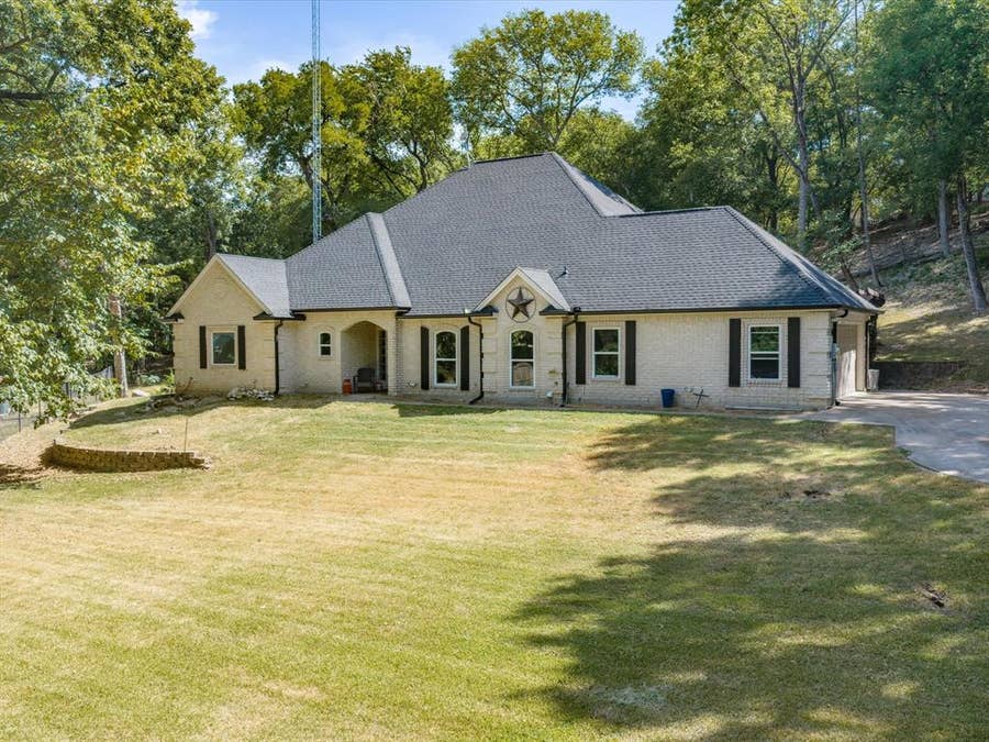 Property photo for 113 Oak Branch Court, Waxahachie, TX
