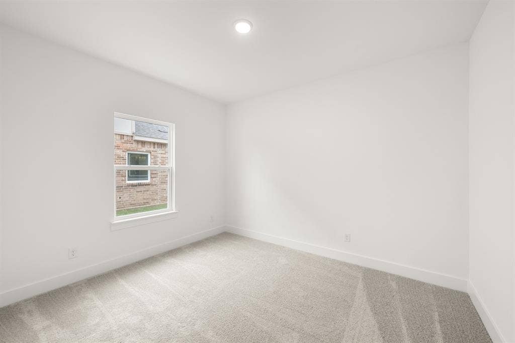 304 Sequoia- Bedroom-1.jpg