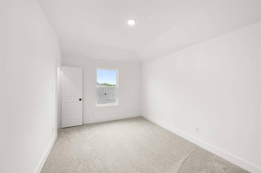 304 Sequoia- Bedroom-4.jpg