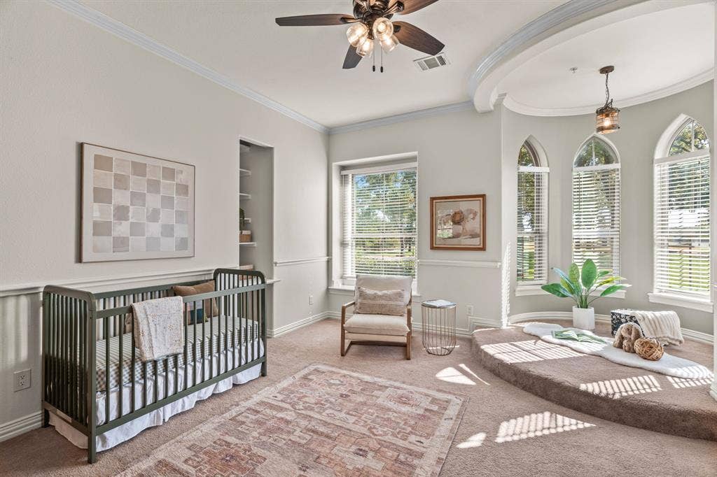 Tray ceiling with crown molding and ceiling fan