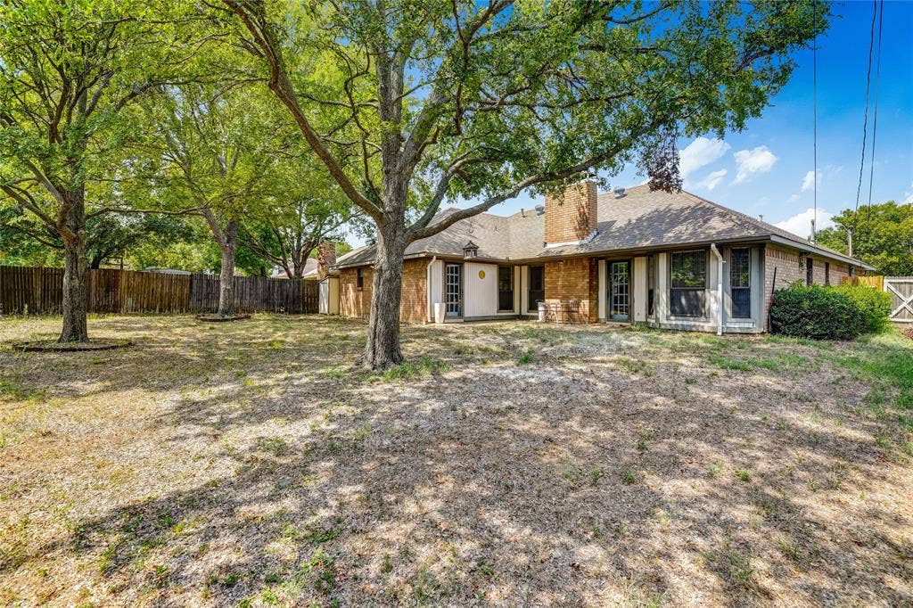 8241 Christie Drive, Frisco, TX 75033 8241 Christie Drive, Frisco, TX 75033