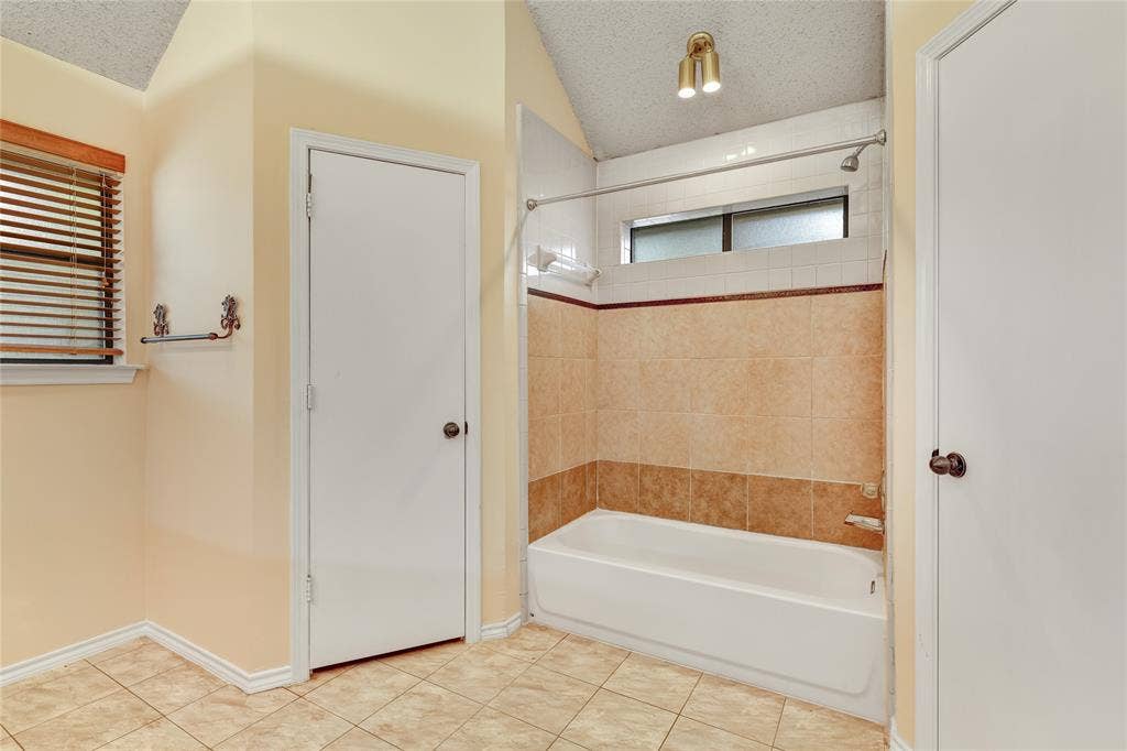 8241 Christie Drive, Frisco, TX 75033 8241 Christie Drive, Frisco, TX 75033