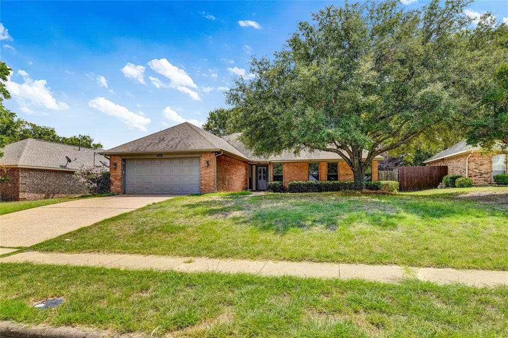 8241 Christie Drive, Frisco, TX 75033 8241 Christie Drive, Frisco, TX 75033