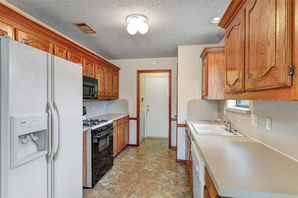 8241 Christie Drive, Frisco, TX 75033 8241 Christie Drive, Frisco, TX 75033