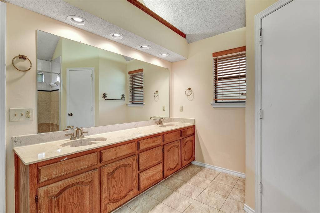 8241 Christie Drive, Frisco, TX 75033 8241 Christie Drive, Frisco, TX 75033