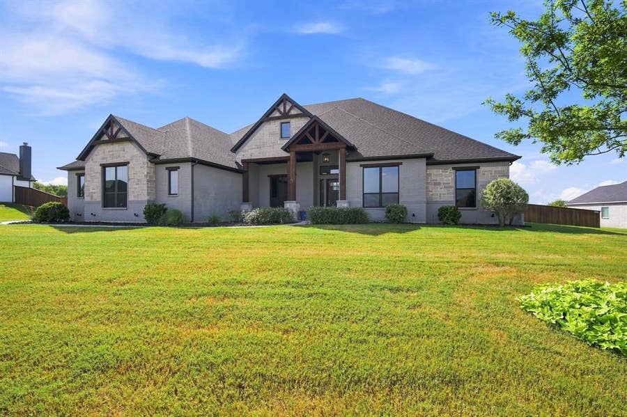 Property photo for 400 Dove Meadow Trail, Waxahachie, TX