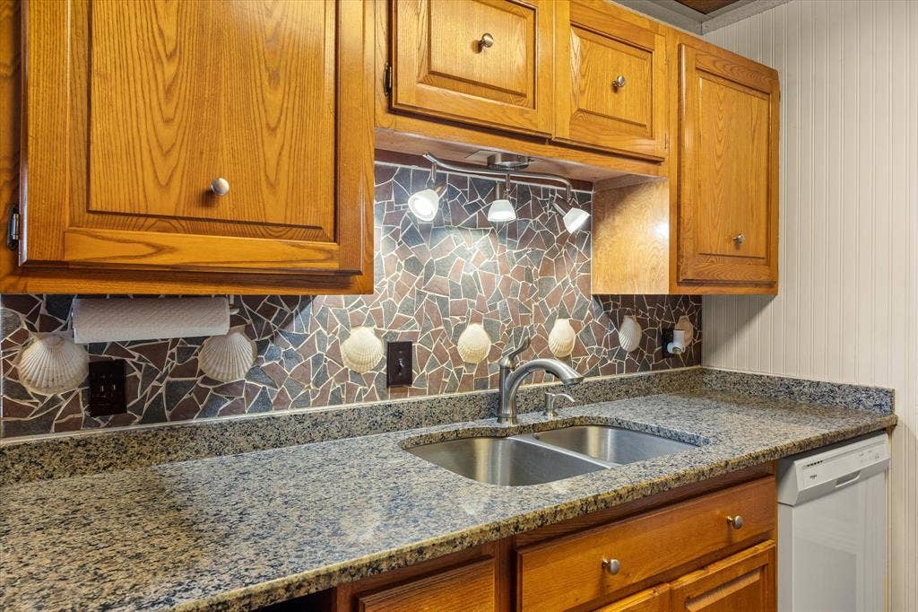 6606 Carol Court, Granbury, TX 76048 6606 Carol Court, Granbury, TX 76048