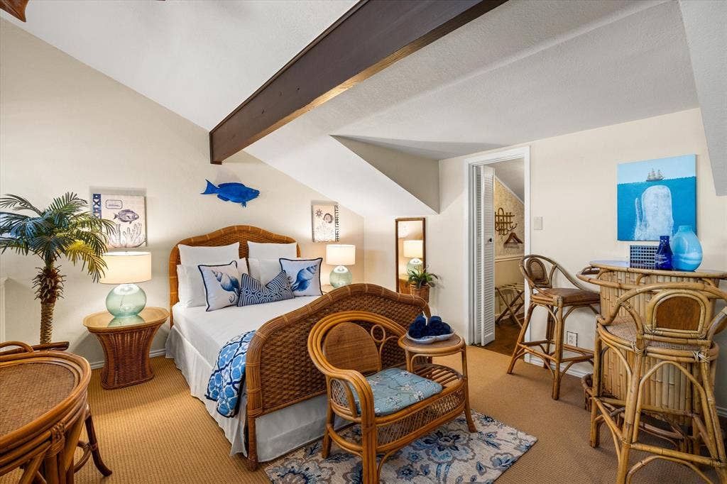 6606 Carol Court, Granbury, TX 76048 2nd Bedroom, with half bath