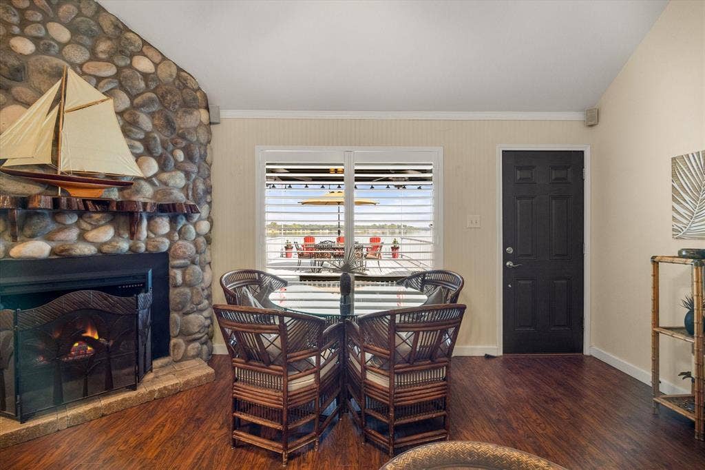 6606 Carol Court, Granbury, TX 76048 Dining Area, with view of lake