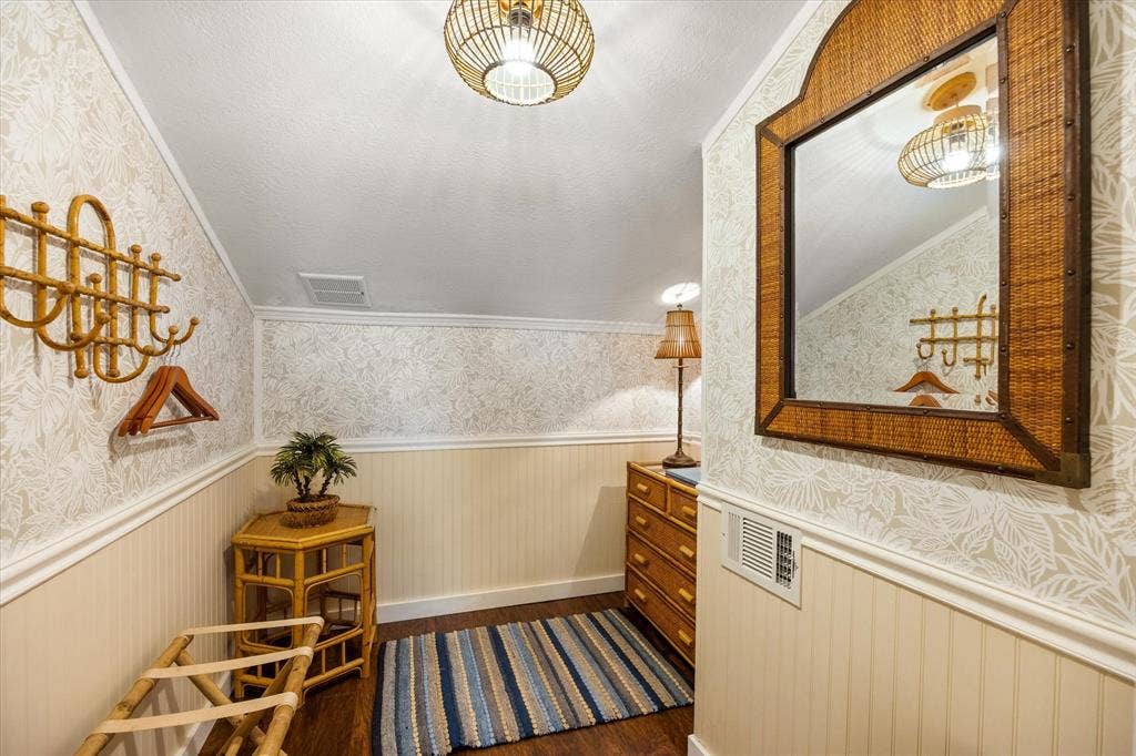 6606 Carol Court, Granbury, TX 76048 Yes, this is a closet!