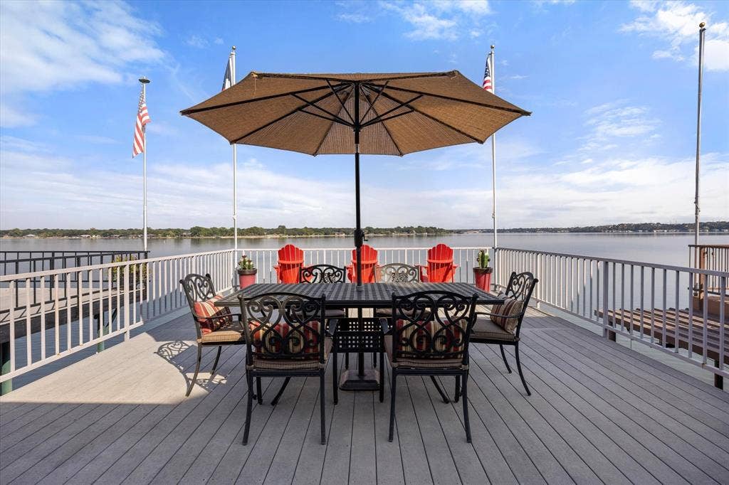 6606 Carol Court, Granbury, TX 76048 Deck on Main level