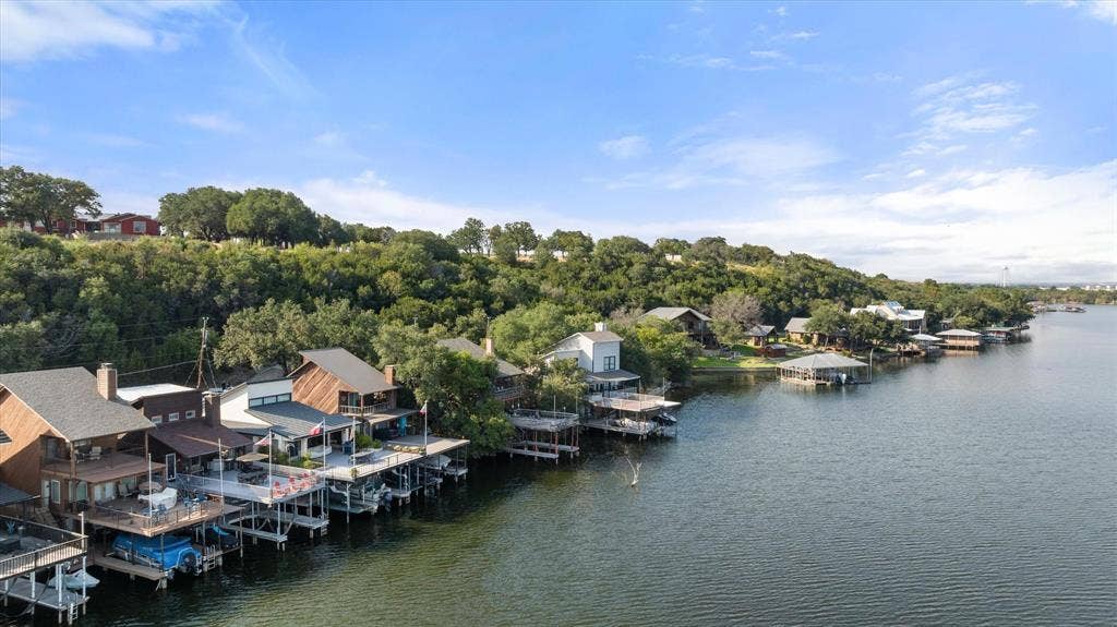 6606 Carol Court, Granbury, TX 76048 Welcome to your new lake home!