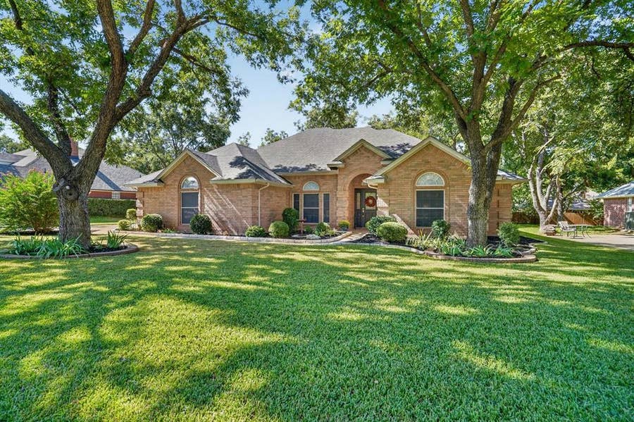 Property photo for 9216 Hanging Moss Drive, Granbury, TX