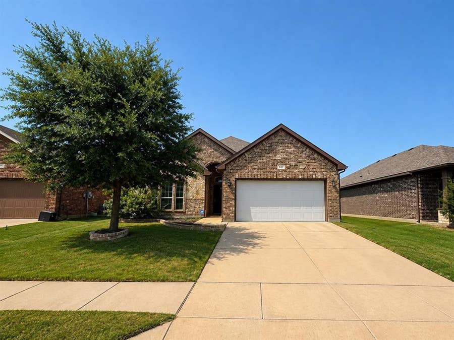 Property photo for 321 Avila Lane, Fort Worth, TX