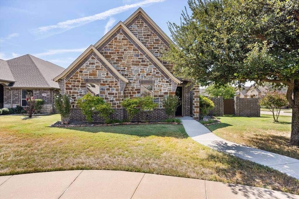 3503 Fountain Way, Granbury, TX 76049