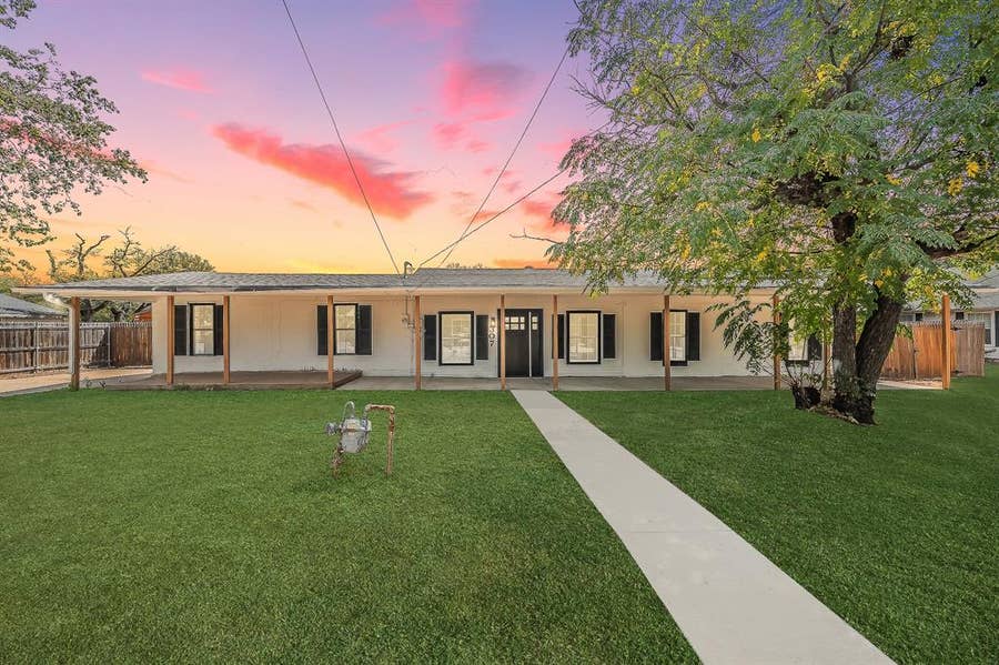 Property photo for 307 Ross Avenue, Glen Rose, TX