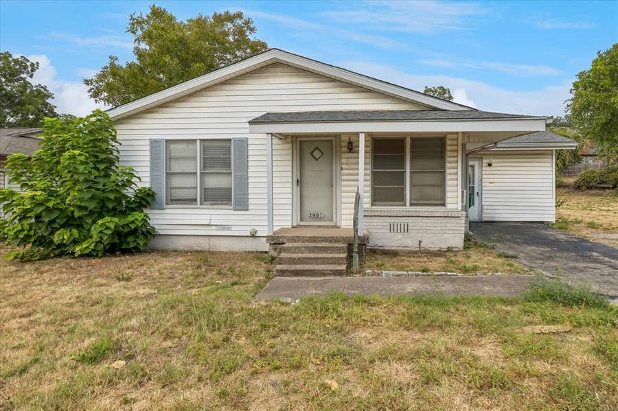 Property photo for 2007 Haltom Road, Haltom City, TX