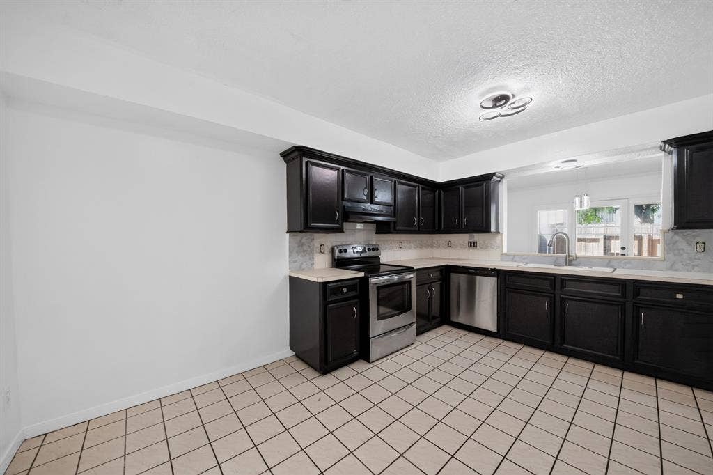 7335 Antoine Drive, Houston, TX 77088 7335 Antoine Drive, Houston, TX 77088