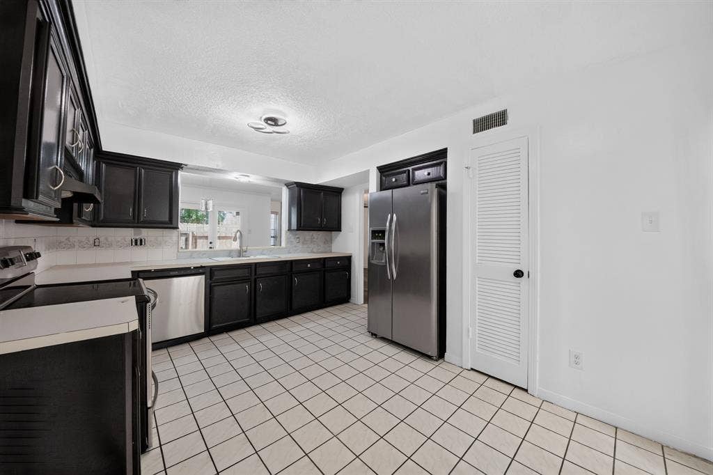 7335 Antoine Drive, Houston, TX 77088 7335 Antoine Drive, Houston, TX 77088