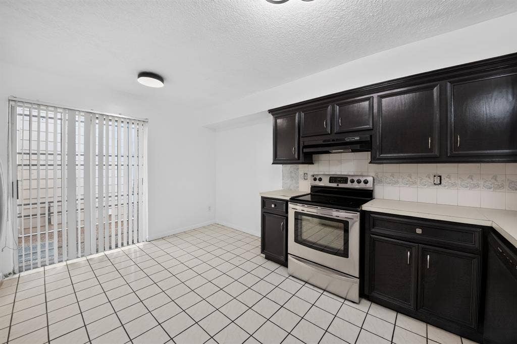 7335 Antoine Drive, Houston, TX 77088 7335 Antoine Drive, Houston, TX 77088