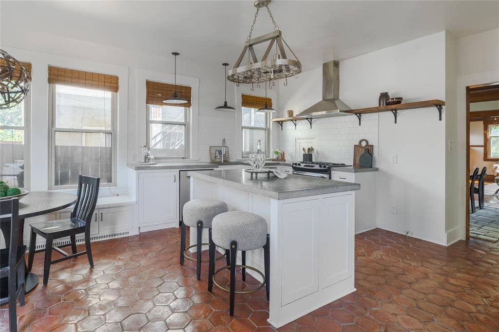 719 N Bishop Avenue, Dallas, TX 75208
