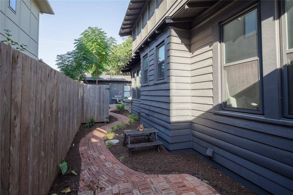 719 N Bishop Avenue, Dallas, TX 75208