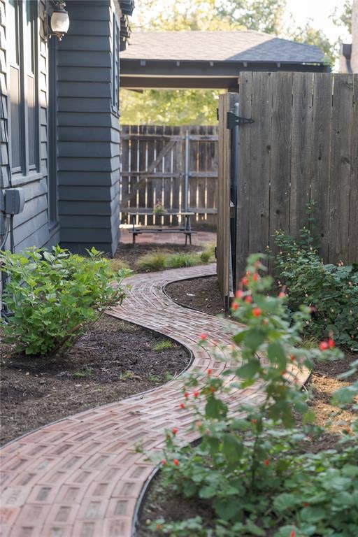 719 N Bishop Avenue, Dallas, TX 75208
