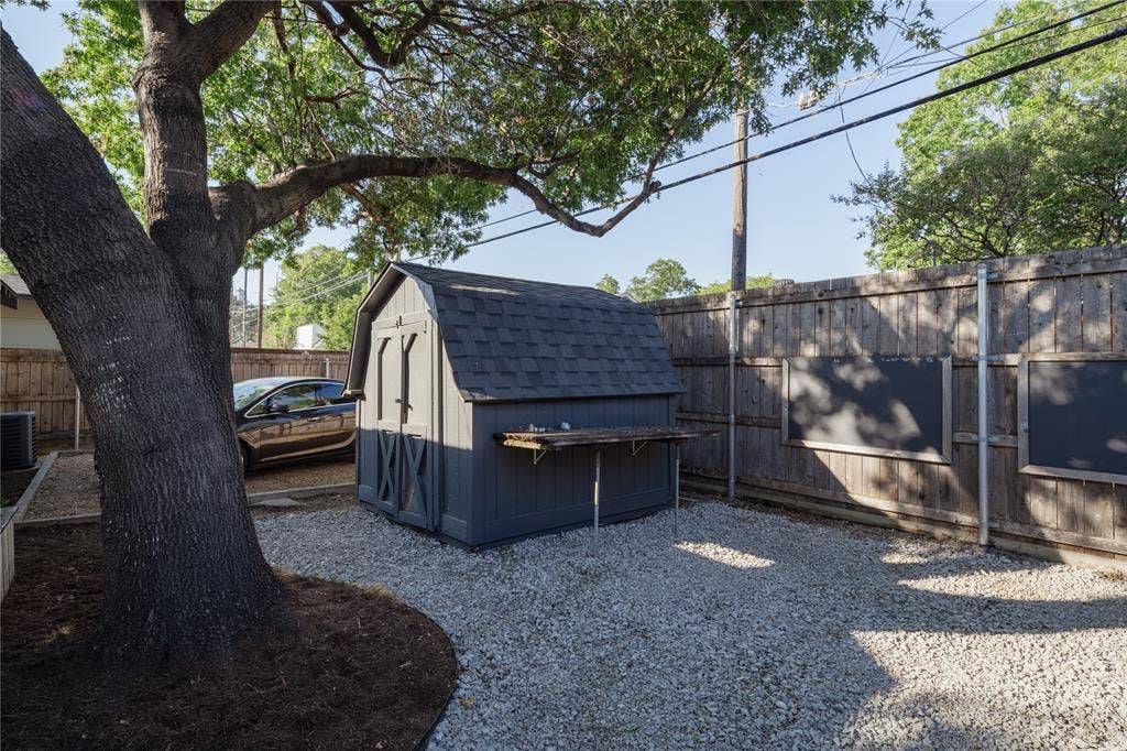 719 N Bishop Avenue, Dallas, TX 75208
