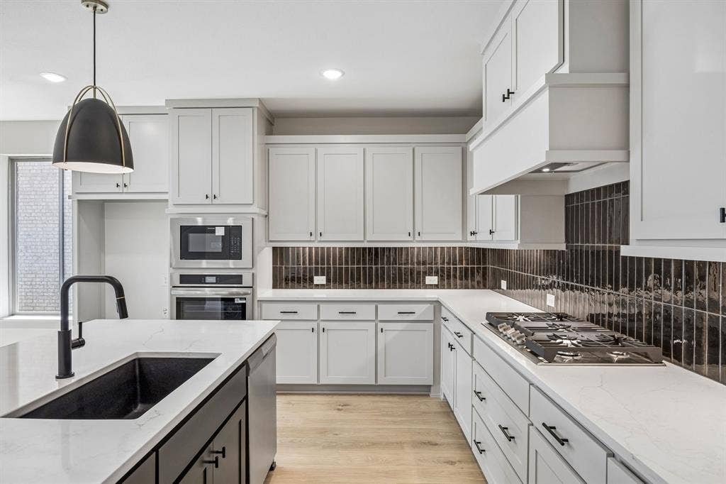 2308 Wispy Lane, Celina, TX 75009 Beautiful cabinetry, gorgeous countertops, top of the line stainless steel appliances....this stunning kitchen is everything you have been searching for!