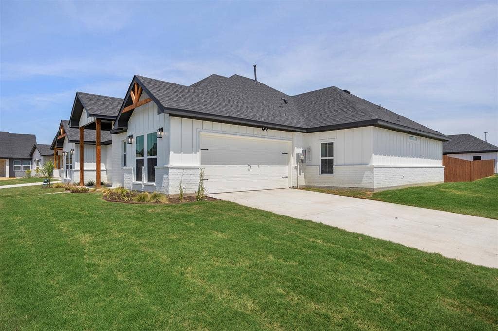 200 Cliff Court, Godley, TX 76044 View of front of property with a garage and a front yard