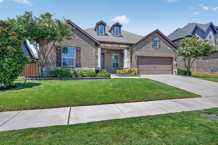 Property photo for 2807 Carrington Drive, Mansfield, TX