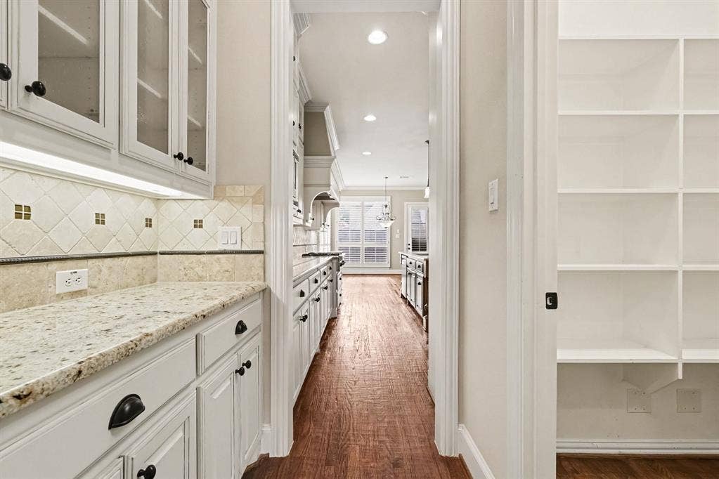 408 Blue Ridge Court, Allen, TX 75013 Bulter's pantry w/ walk in pantry