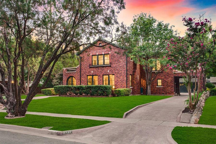 Property photo for 2127 Pembroke Drive, Fort Worth, TX