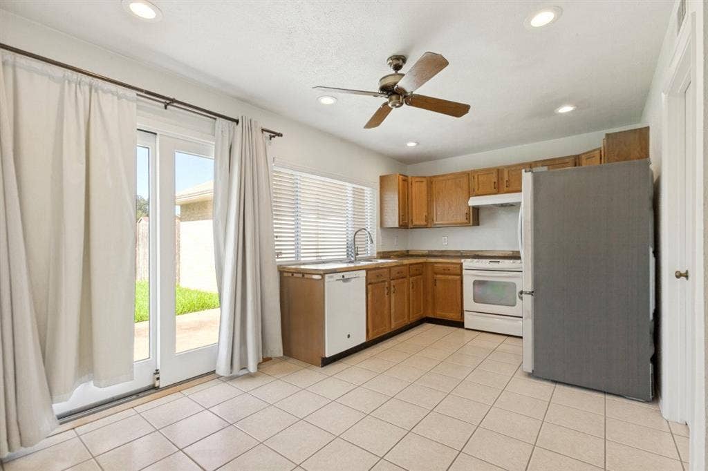 2906 Western Drive, Garland, TX 75042 2906 Western Drive, Garland, TX 75042