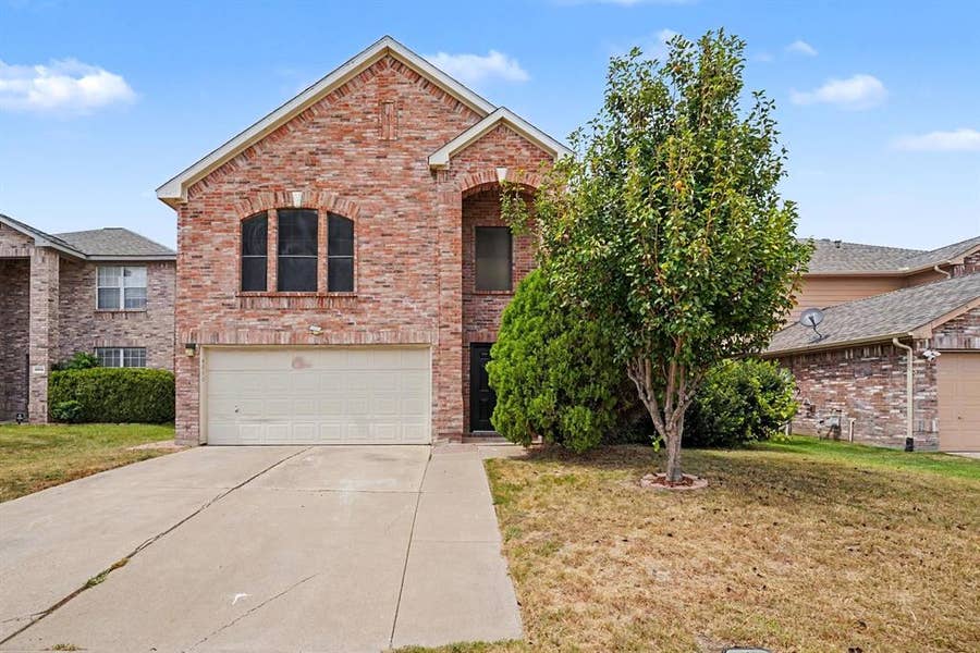 Property photo for 4800 Sleepy Ridge Circle, Fort Worth, TX