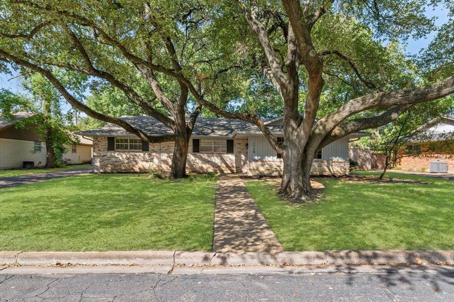 Property photo for 1728 Laurel Lake Drive, Waco, TX