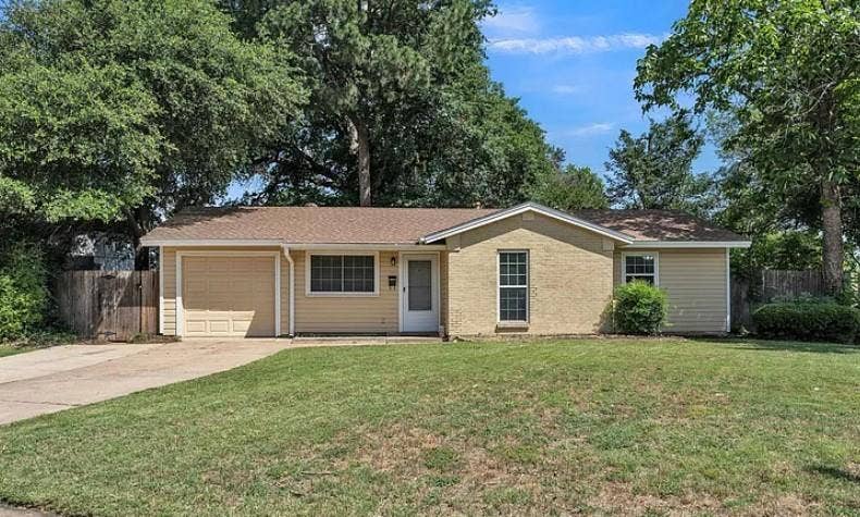 Property photo for 1801 Anderson Street, Irving, TX