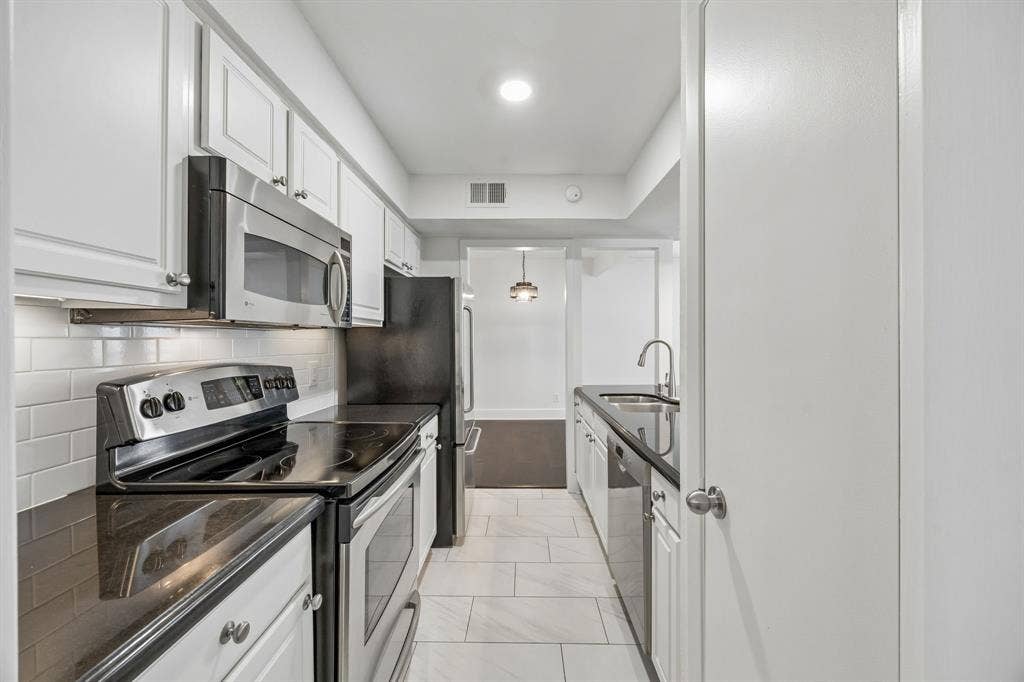 5916 Sandhurst Lane, #233, Dallas, TX 75206 5916 Sandhurst Lane, #233, Dallas, TX 75206
