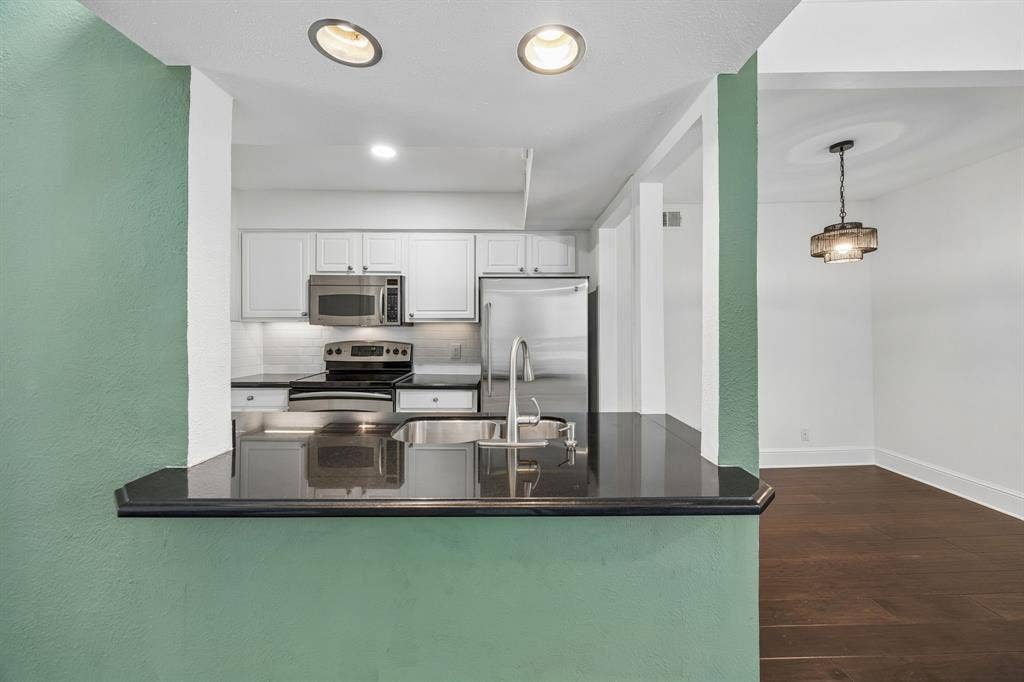 5916 Sandhurst Lane, #233, Dallas, TX 75206 5916 Sandhurst Lane, #233, Dallas, TX 75206
