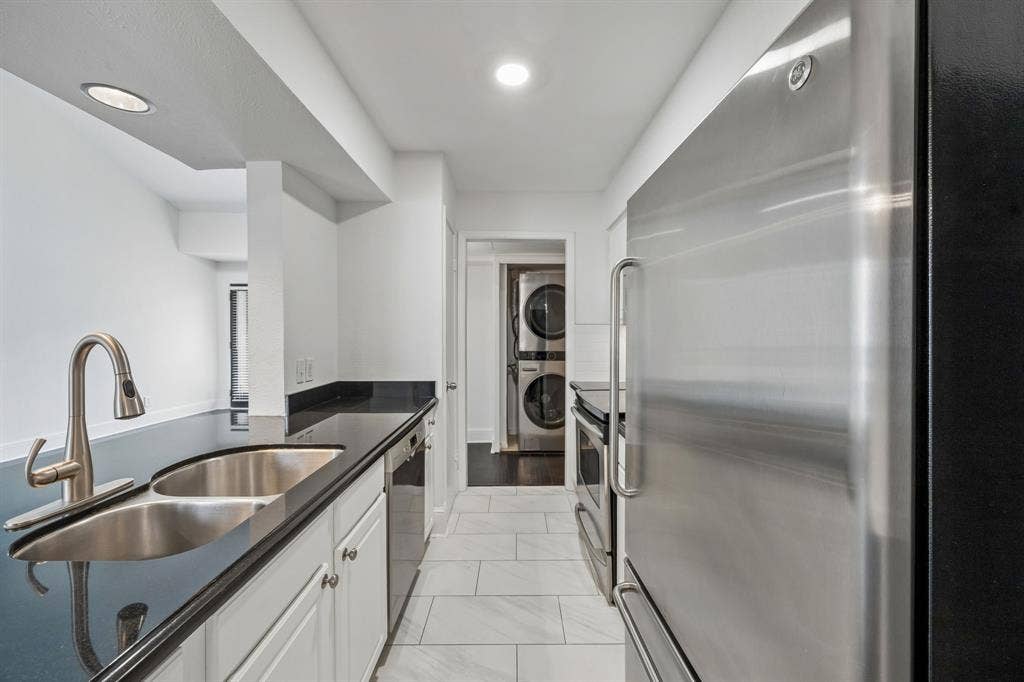 5916 Sandhurst Lane, #233, Dallas, TX 75206 5916 Sandhurst Lane, #233, Dallas, TX 75206