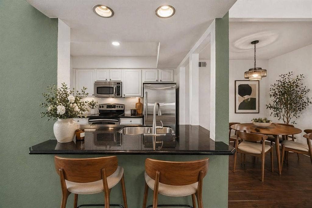 5916 Sandhurst Lane, #233, Dallas, TX 75206 5916 Sandhurst Lane, #233, Dallas, TX 75206