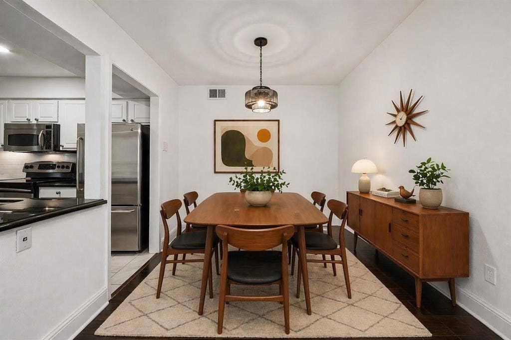 5916 Sandhurst Lane, #233, Dallas, TX 75206 5916 Sandhurst Lane, #233, Dallas, TX 75206