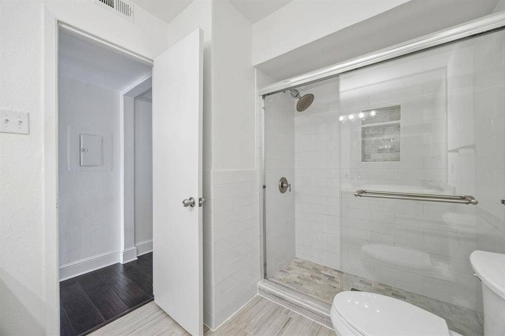 5916 Sandhurst Lane, #233, Dallas, TX 75206 5916 Sandhurst Lane, #233, Dallas, TX 75206