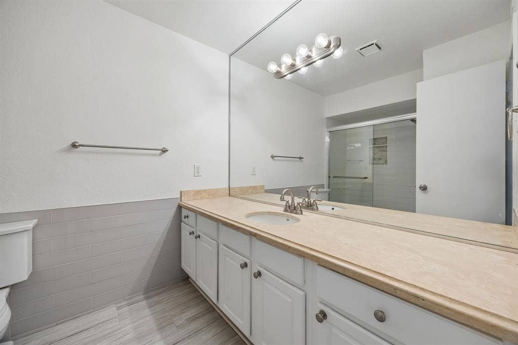 5916 Sandhurst Lane, #233, Dallas, TX 75206 5916 Sandhurst Lane, #233, Dallas, TX 75206